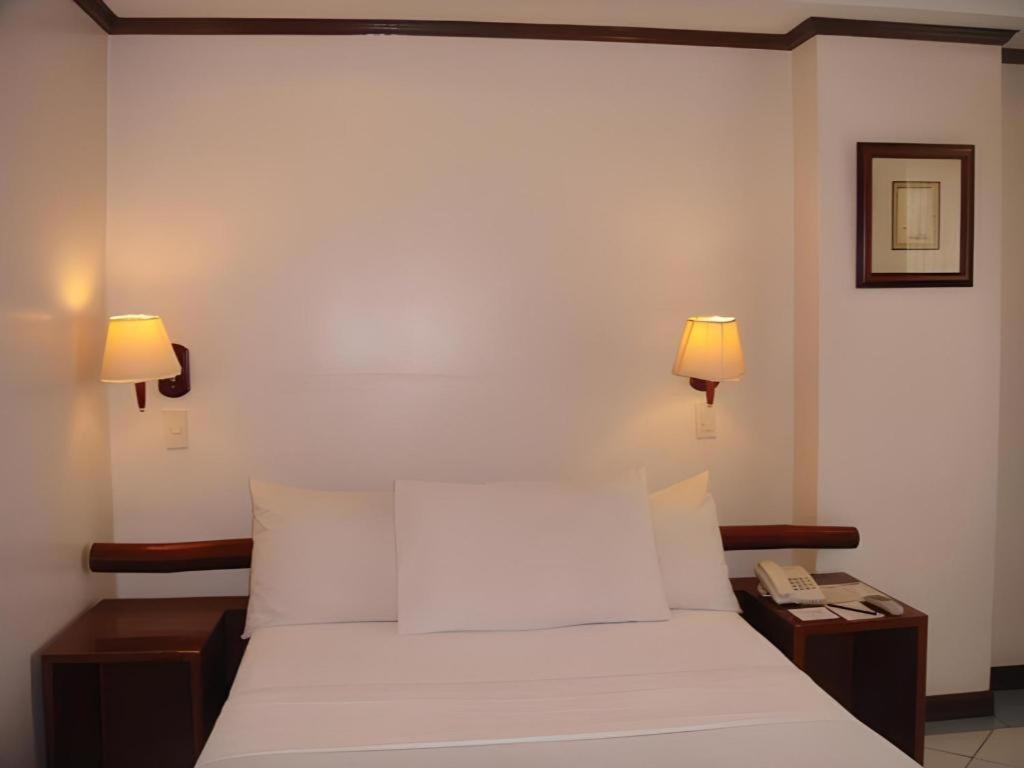 Soledad Suites Panglao Exteriör bild