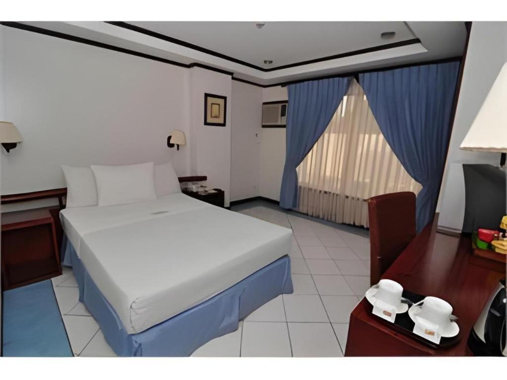 Soledad Suites Panglao Exteriör bild