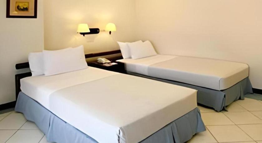 Soledad Suites Panglao Exteriör bild