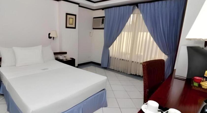 Soledad Suites Panglao Exteriör bild
