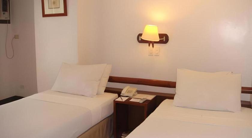 Soledad Suites Panglao Exteriör bild