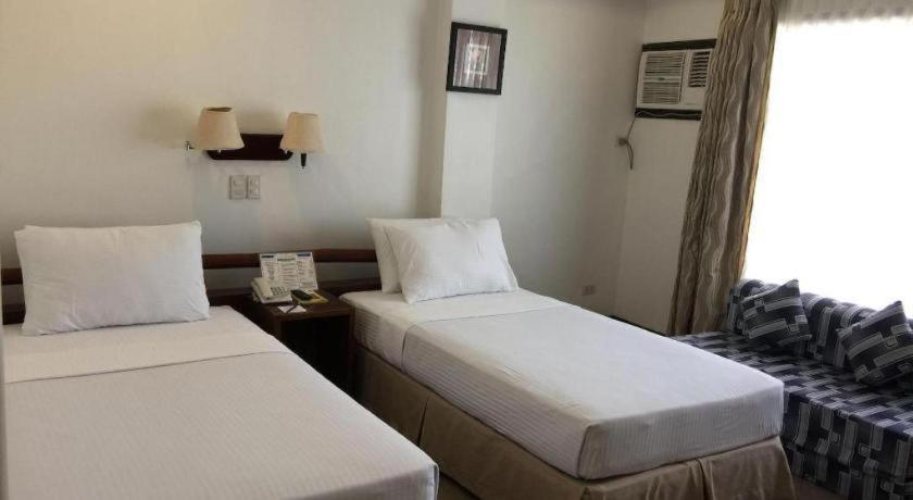 Soledad Suites Panglao Exteriör bild